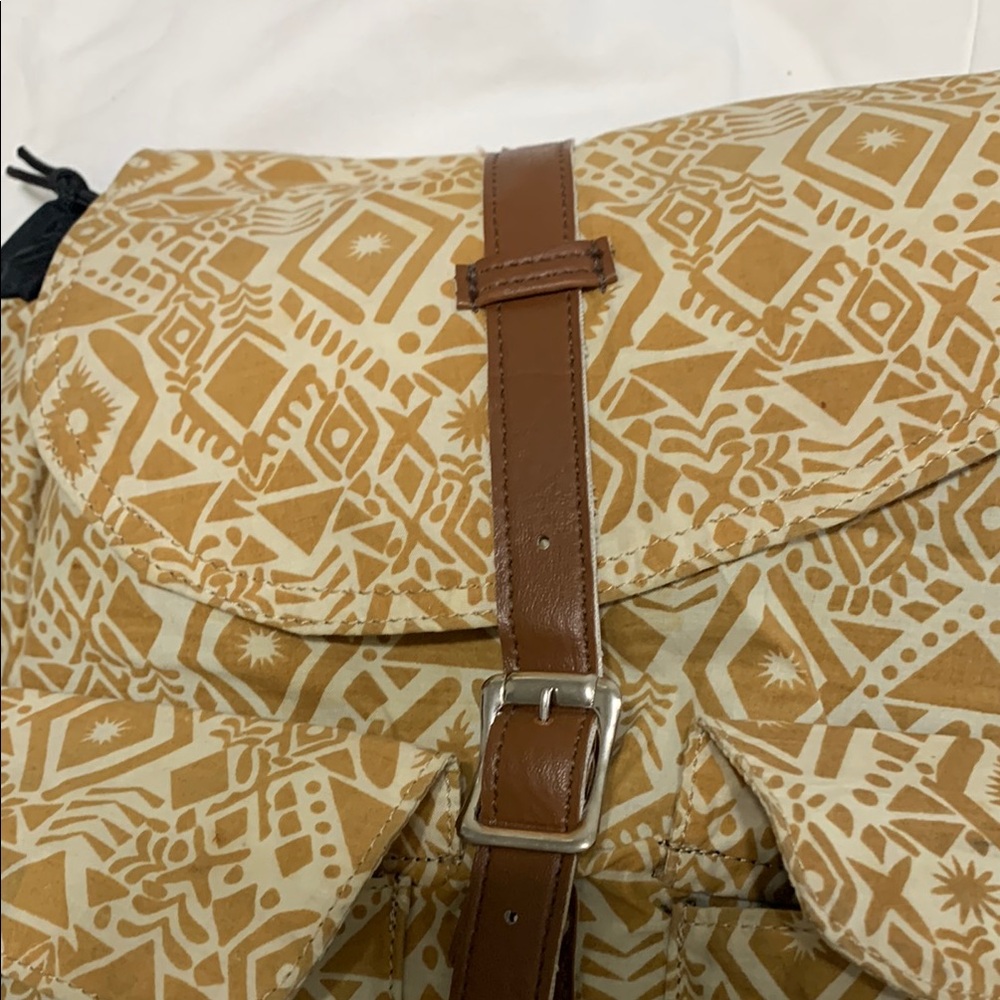 Yellow Serengetee Patterned Backpack - image 7